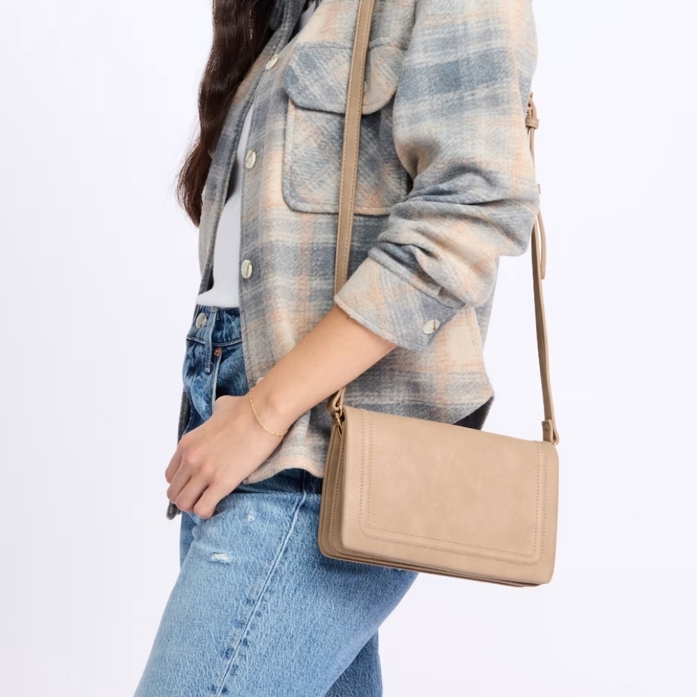 NWT Urban Expressions Susan Crossbody, Tan